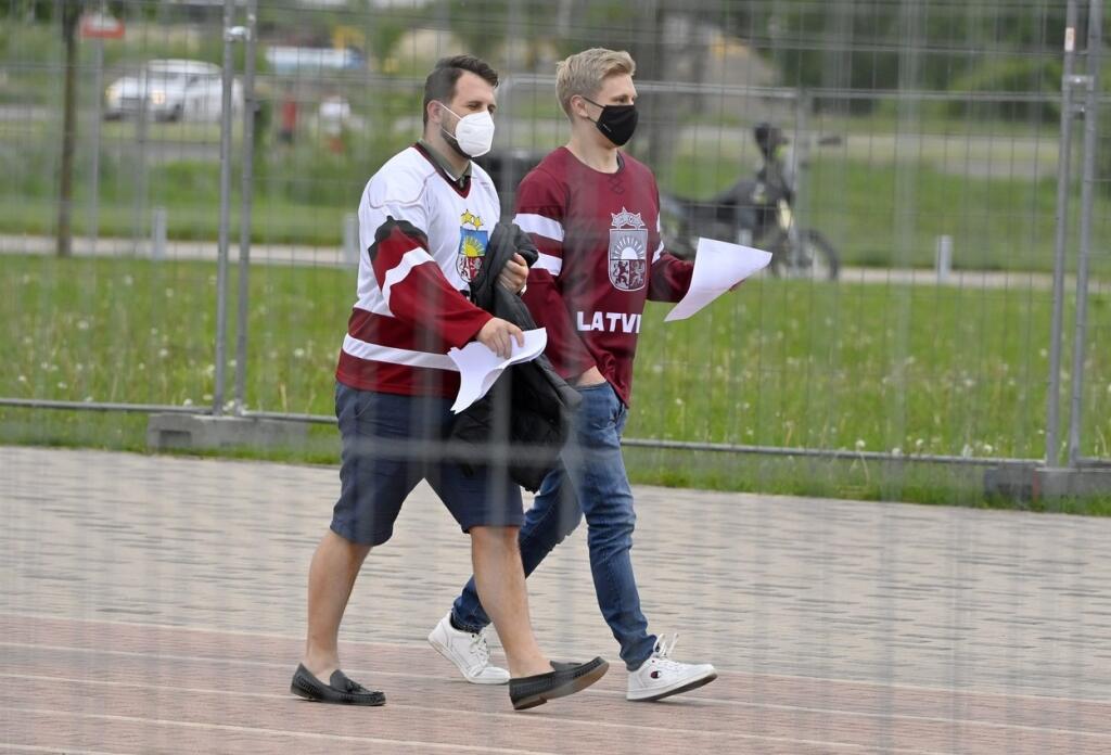 Rúška na zápasoch a na štadióne sú povinnosťou.