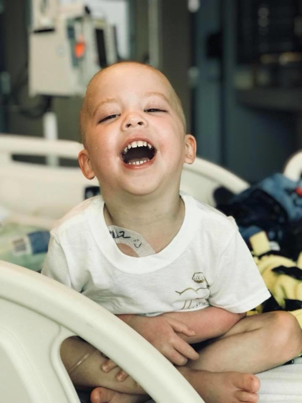 Припухлость у мальчика. Фото мальчика больного ртом. Маленький мальчик с онкологией.