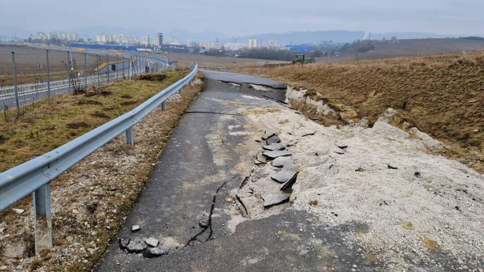 Mesto Žilina vyhlásilo mimoriadnu situáciu pre zosuv pôdy v časti Bytčica