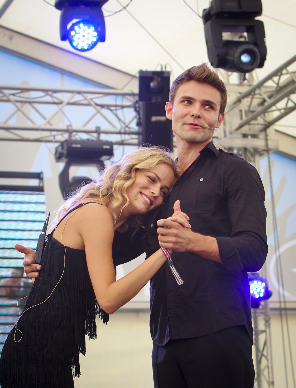 Na letisku v Trencine sa v tychto dnoch kona 16. rocnik festivalu Bazant Pohoda. Na snimke profesionalni tanecnici, surodenci Ivana a Tomas Surovcovci pocas workshopu Tango Argentino.