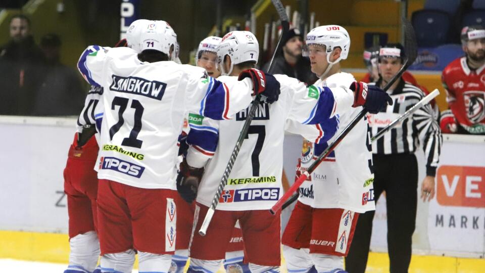 Na snímke gólová radosť Zvolena počas 21. kola hokejovej Tipos extraligy HKM Zvolen - HC MV Transport Prešov 27. novembra 2022 vo Zvolene. FOTO TASR - Ján Krošlák
