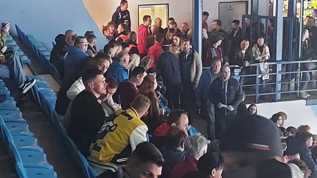 Martin Škrtel spôsobil na tribúne ošial.