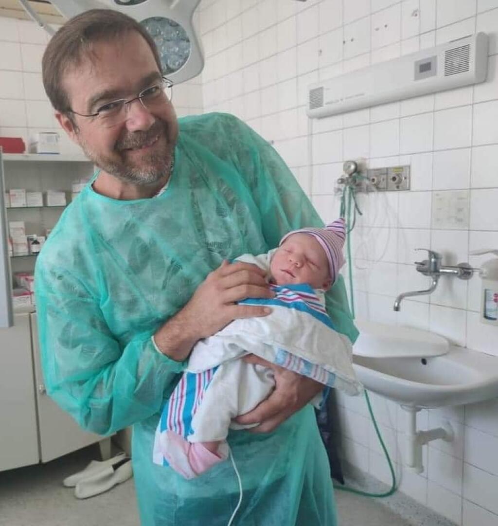 Bývalý minister zdravotníctva Marek Krajčí so svojou dcérkou Kamilkou. Je v poradí jeho šiestym dieťaťom.