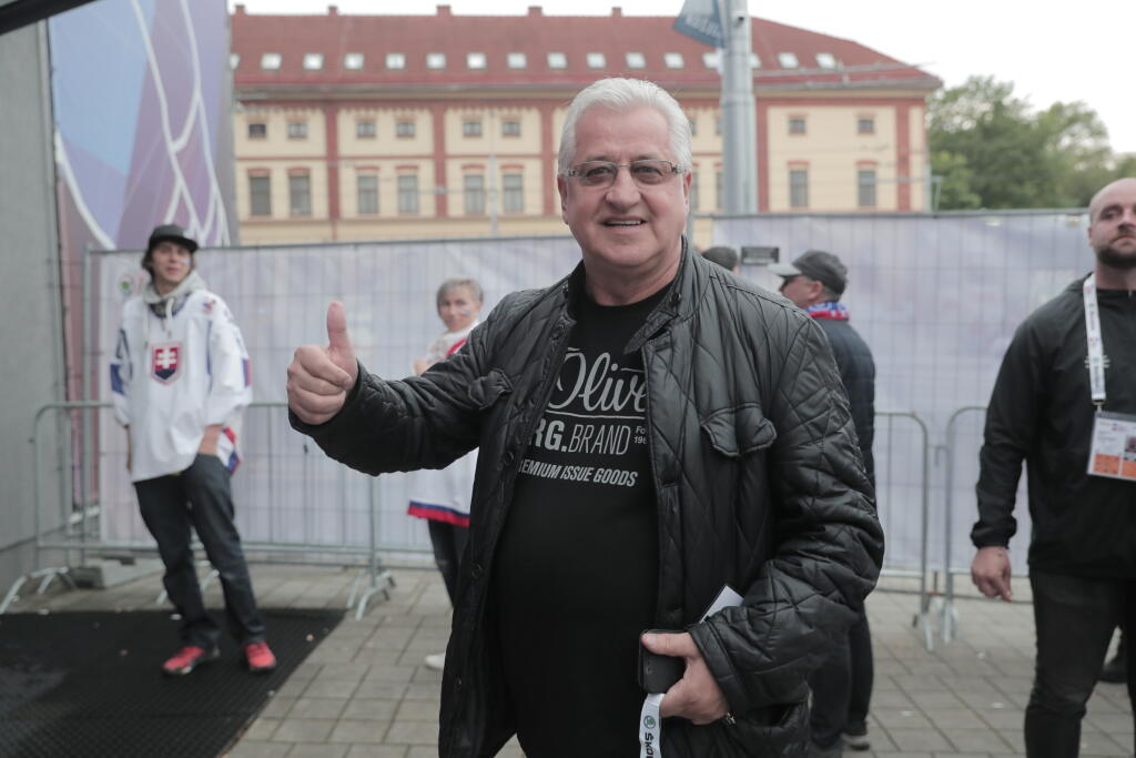 Na zápase s Nemeckom nechýbal ani legendárny hokejista Vinco Lukáč.