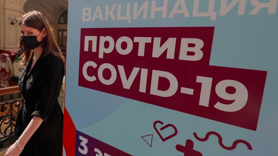Moskva bojuje s vysokým nárastom nakazených. Podľa najnovšieho nariadenia nemajú nezaočkovaní občania nárok na preventívnu zdravotnú starostlivosť.