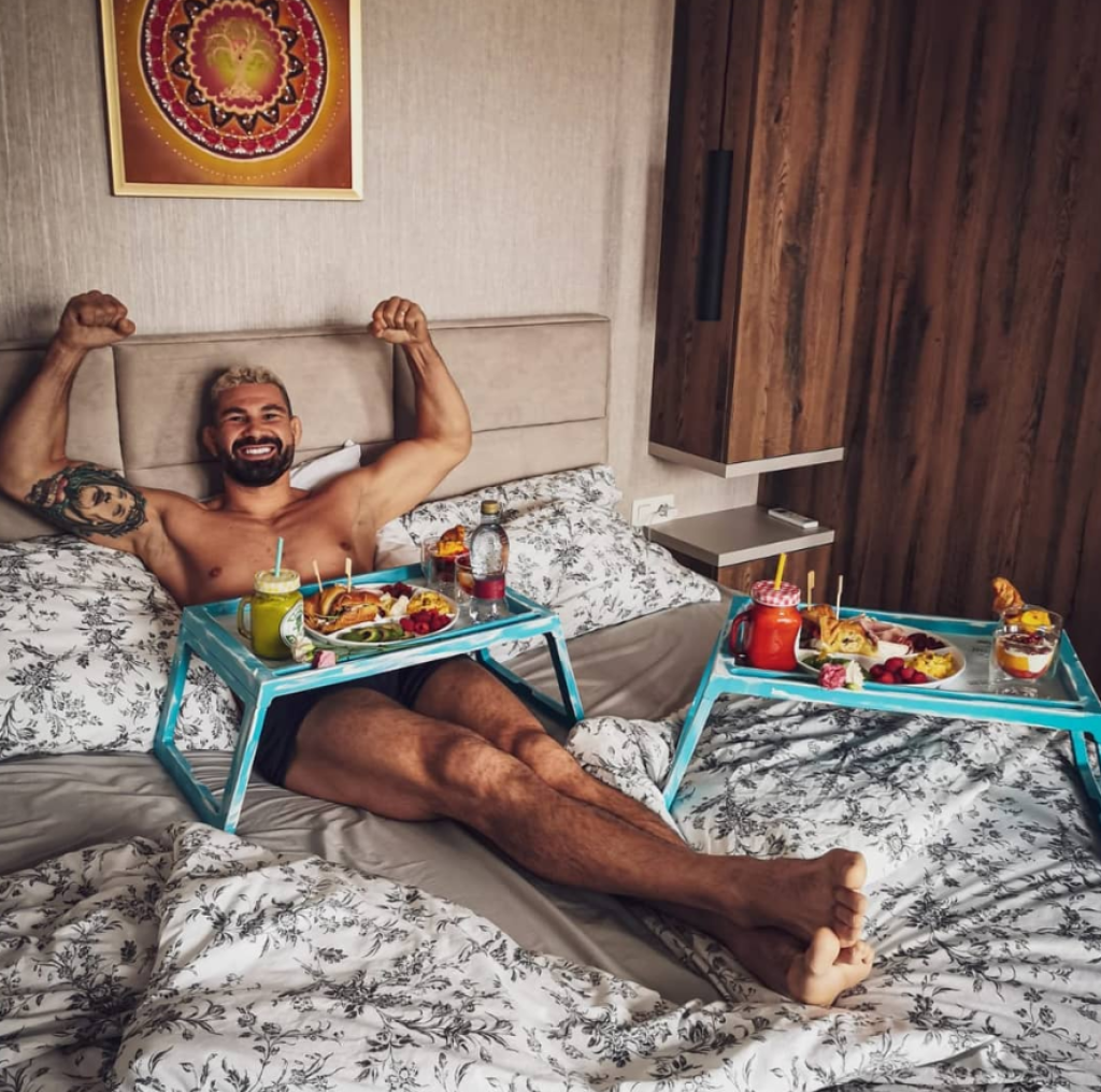 Náš najlepší bojovník Attila Végh má na pravej ruke podobizeň Ježiša.