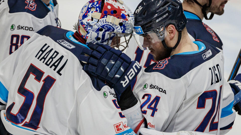 Na snímke radosť hráčov Slovana z víťazstva po skončení zápasu 7. kola nadstavby hokejovej Tisportligy medzi HC Slovan Bratislava a HC 05 Babnská Bystrica.