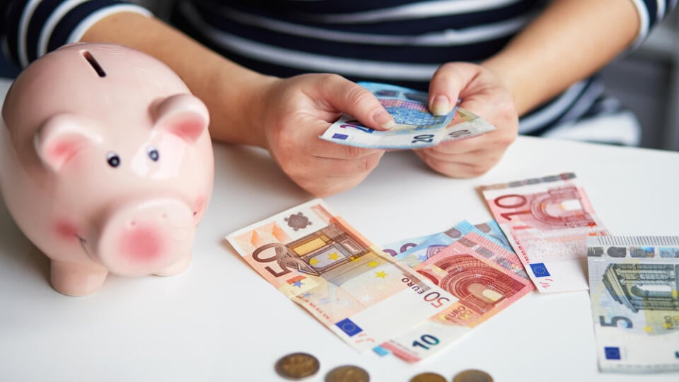 Ministerstvo financií chystá prísnejšie pravidlá pri vyplácaní štátnej prémie. Ilustračné foto