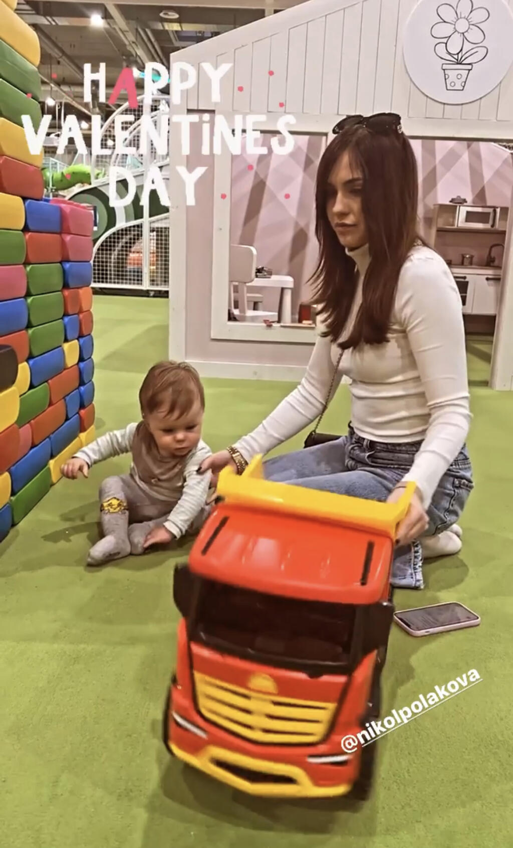 Haraslín a Poláková si užili Valentína s ich roztomilým synčekom aj v zábavnom centre pre deti.