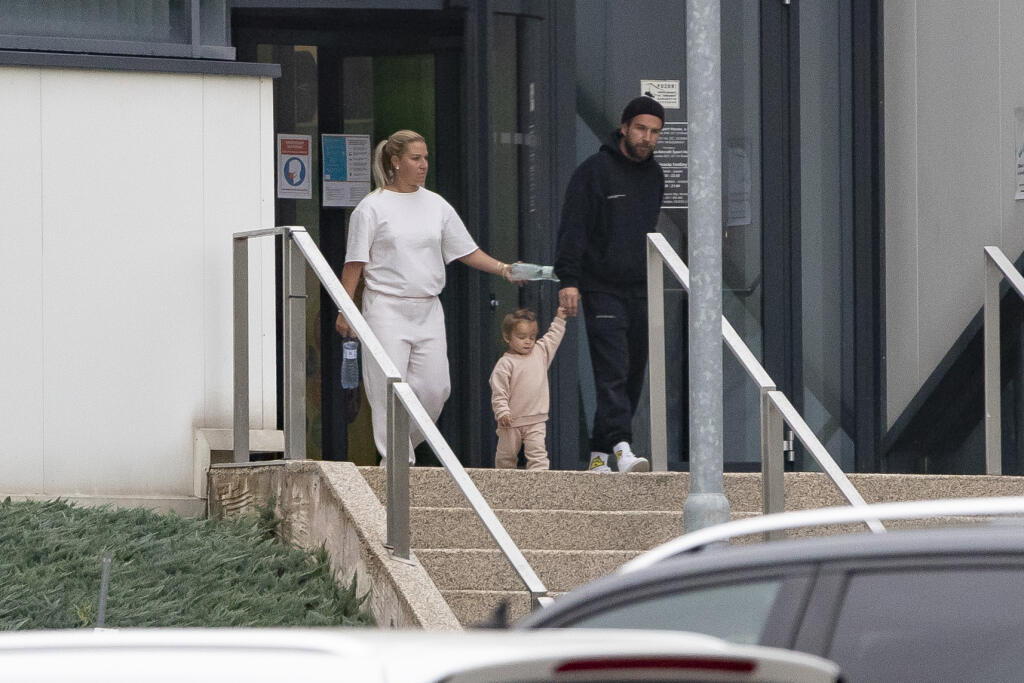 Dominika Cibulková s rodinou po dovolenke prvýkrát na verejnosti.