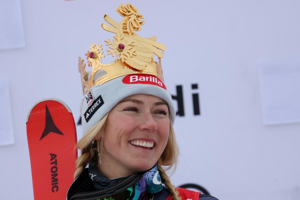 Aj takúto korunku dostala Shiffrinová po víťazstve v obrovskom slalome v Kronplatzi.