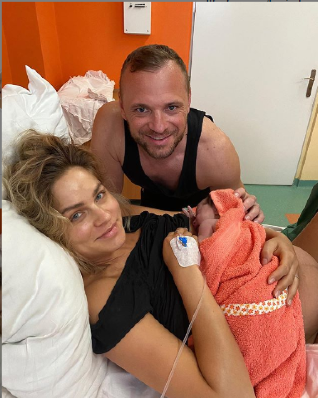 Ivane Gáboríkovej a manželovi sa narodila malá Bella. Manželia pridali na instagram záber rovno z pôrodného lôžka.