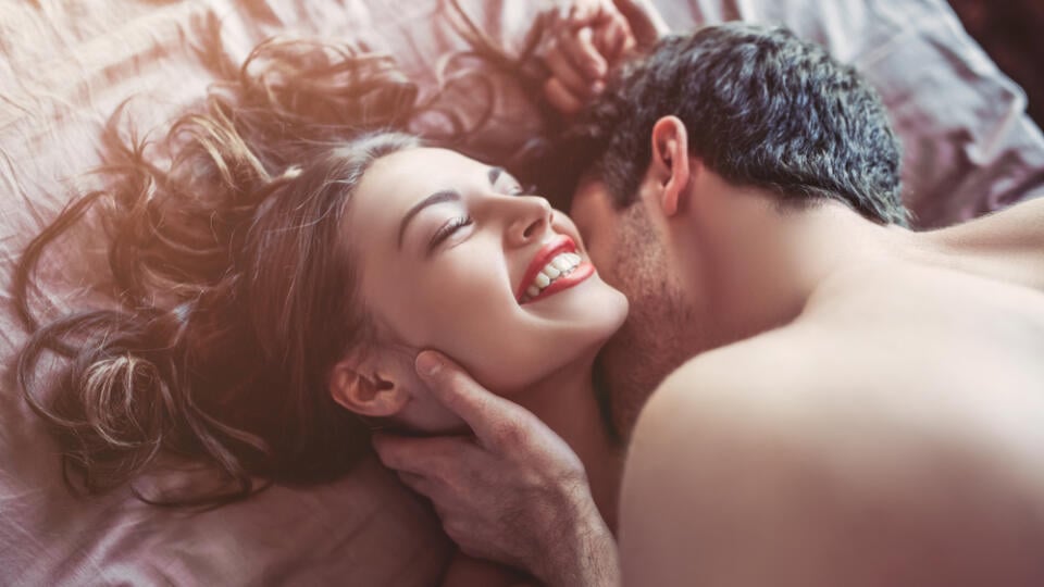 Beautiful,Couple,Is,Having,Sex,On,Bed.,Passionate,Kiss.