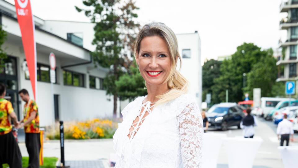 Mediálna párty televízie JOJ v Bratislave. Na snímke Erika Barkolová.