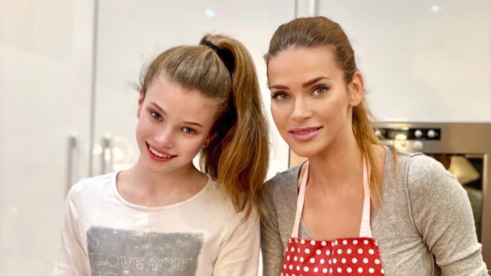 Modelka Andrea Verešová rada pečie a varí aj klasické jedlá, ktoré pozná od mamy. Často jej pomáha dcéra Vanessa.