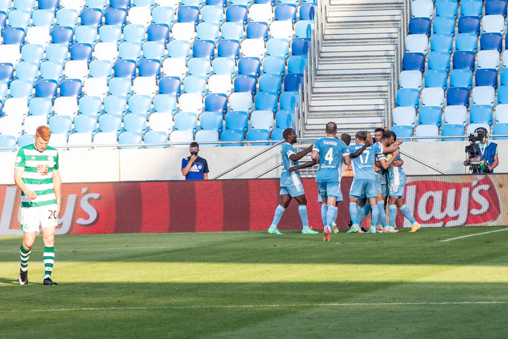 Zápas 1. kola Ligy majstrov medzi futbalistami Slovana Bratislava a írskeho Shamrocku Rovers.