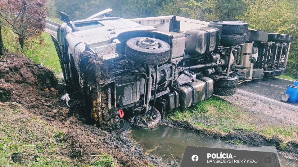 OKRES ŽIAR NAD HRONOM: DOPRAVNÉ OBMEDZENIE V DÔSLEDKU NEHODY KAMIÓNA