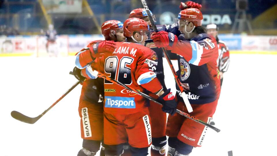 Na snímke gólová radosť hráčov Zvolena v zápase 37.kola Tipsport ligy HKM Zvolen – HC 07 WPC Koliba Detva 4. januára 2020 vo Zvolene. FOTO TASR - Ján Krošlák