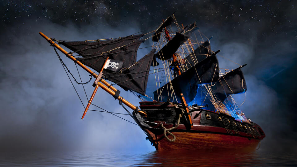 Model,Pirate,Ship,With,Fog,And,Water