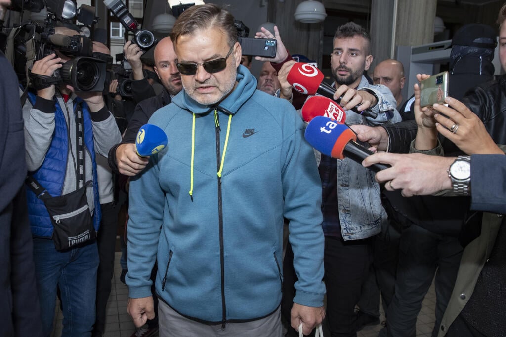 Dušan Dědeček, ktorých spôsobil dopravnou nehodou na Zochovej ulici v Bratislave smrť 5 ľudí sa opätovne postavil pred sú, ktorý rozhoduje o jeho vzatí do väzby.