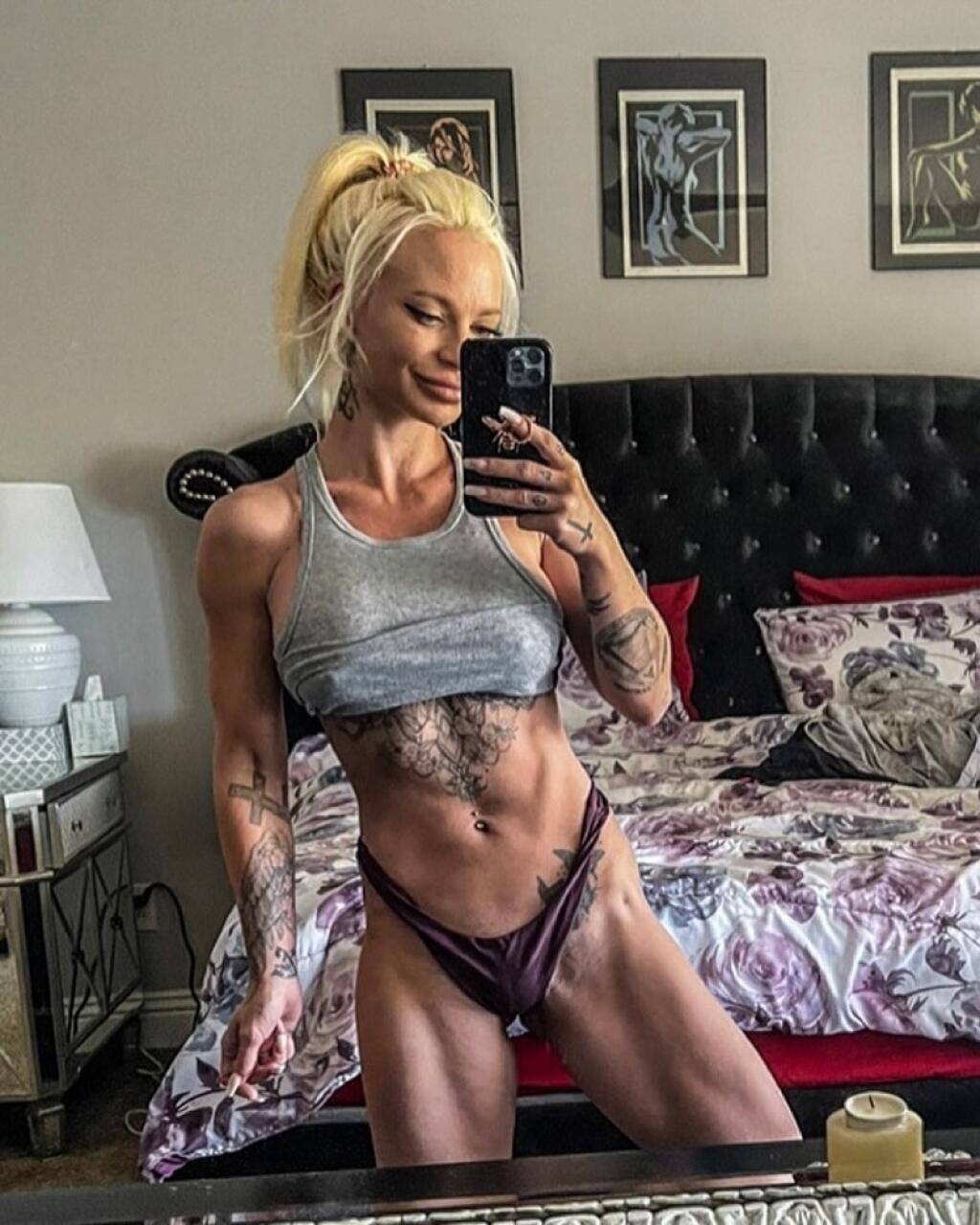 Posiela domov poriadne pikantné zábery. Reč je o fitneske Andrei Magyarovej, ktorá z mesta hriechu Las Vegas dráždi aj takýmito fotkami.