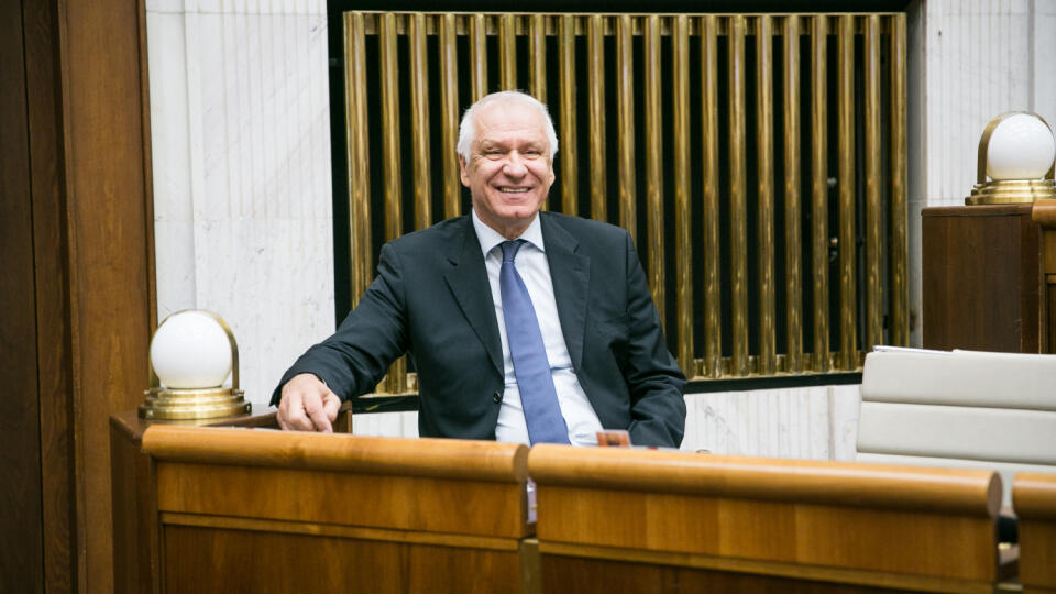 30. schôdza Národnej rady SR. Na snímke Dušan Galis.