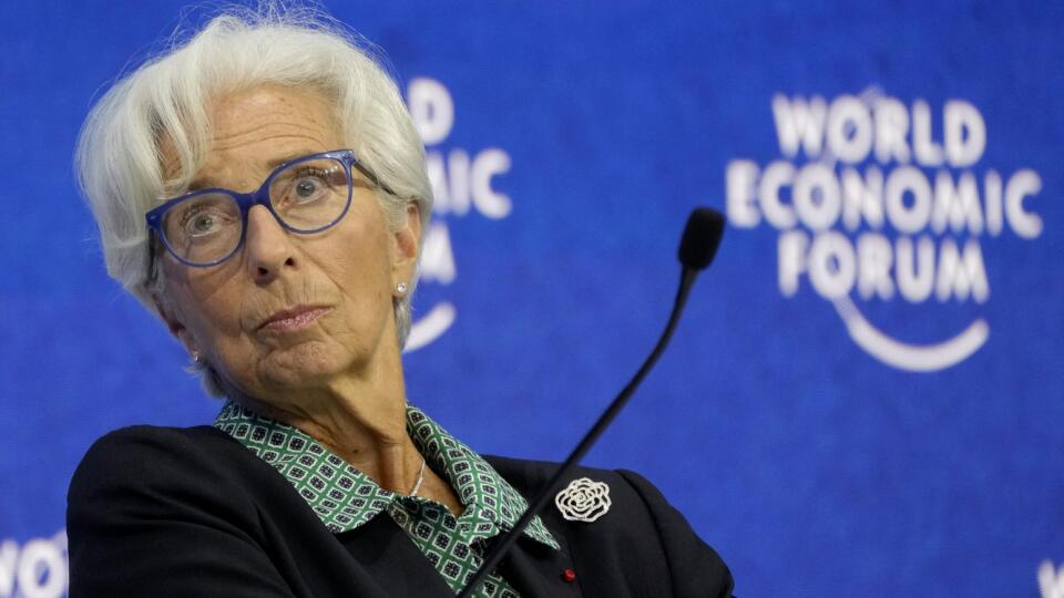EBE 35 Davos - Na snímke prezidentka Európskej centrálnej banky Christine Lagardeová na 51. výročnom Svetovom ekonomickom fóre (WEF) vo švajčiarskom Davose 25. mája 2022. FOTO TASR/AP
Christine Lagarde, President of the European Central Bank, attends the World Economic Forum in Davos, Switzerland, Wednesday, May 25, 2022. The annual meeting of the World Economic Forum is taking place in Davos from May 22 until May 26, 2022. (AP Photo/Markus Schreiber)