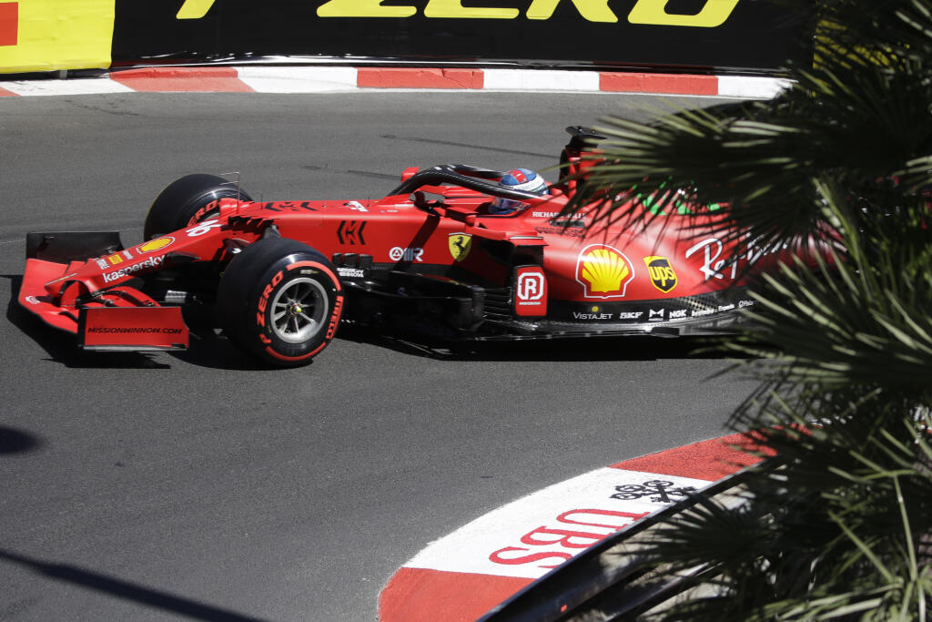 Monačan Charles Leclerc robí s vozom Ferrari, čo je v jeho silách.