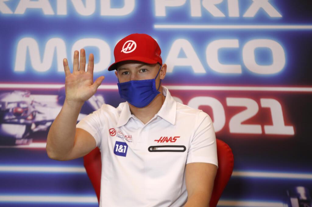 Ruský pretekár zažíva premiérovú sezónu v F1 v tíme Haas.