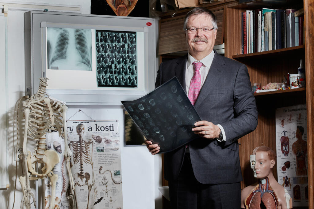 Na snímke rektor Slovenskej zdravotníckej univerzity v Bratislave prof. MUDr. Peter Šimko, CSc.