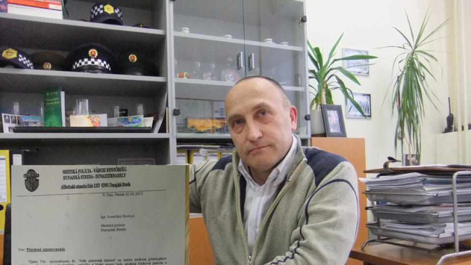 Náčelník tvrdí, že dokument, ktorý ho usvedčuje je komplotom proti nemu.