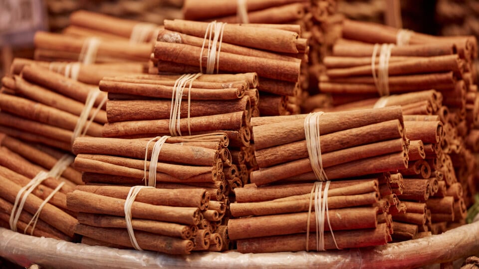 Linked,Beautiful,Dried,Cinnamon,Sticks,Many,Pieces