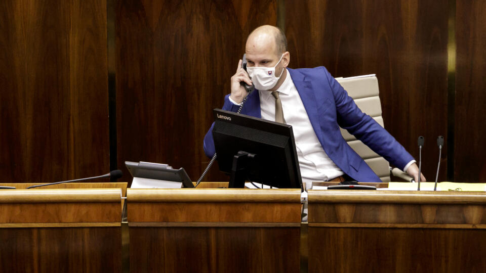 Na snímke podpredseda NR SR Gábor Grendel (OĽaNO) počas 16. schôdze NR SR v Bratislave 3. novembra 2020. FOTO TASR – Dano Veselský