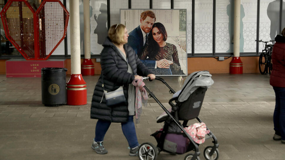 Meghan Markle a princ Harry na foto.