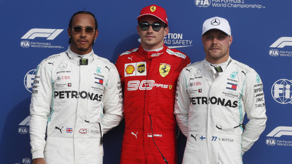 Monačan Charles Leclerc na Ferrari sa stal víťazom kvalifikácie na Veľkú cenu Talianska automobilov F1 a vybojoval si tak pole-position na štarte nedeľňajších pretekov.