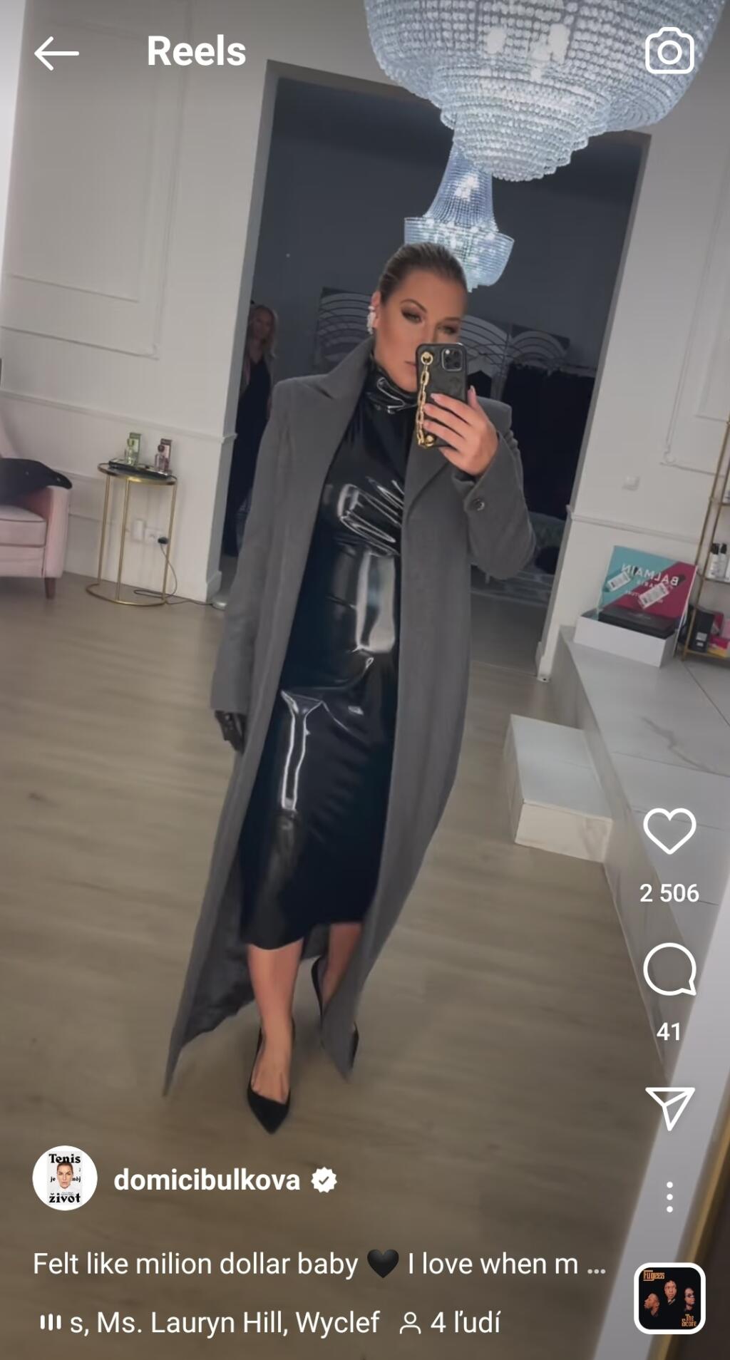 Dominika odjakživa milovala módu a preto sa na žiadnu udalosť nezabudne poriadne vyštafírovať. Aj na Fashion LIVE! žiarila v dokonalom latexovom outfite, ktorý zvýrazňoval jej tehotenstvo, no jej to v žiadnom prípade nevadilo.