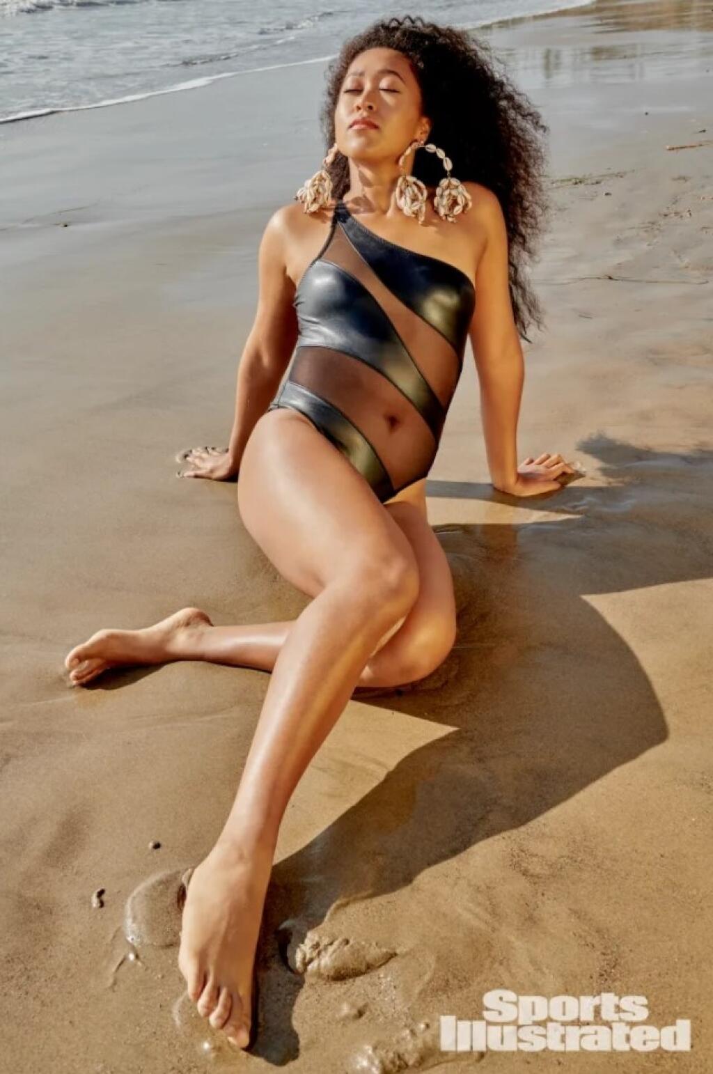 Japonská tenistka Naomi Osaková prekvapila fanúšikov. Odhalila svoje krivky pre prestížny magazín Sports Illustrated a hoci nepatrí medzi najkrajšie športovkyne, rozhodne sa je na čo pozerať.