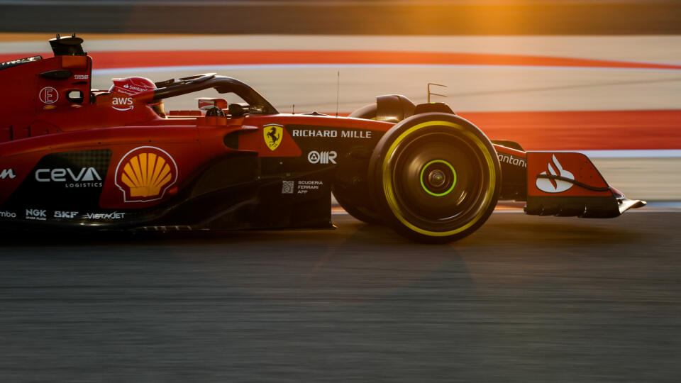 Ferrari chystá ponuku pre Lewisa Hamiltona.