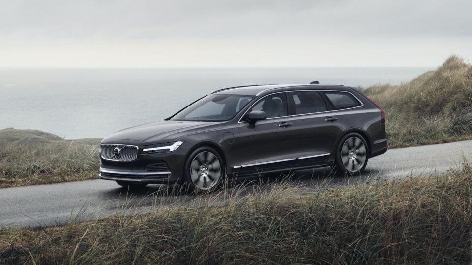 Volvo V90.