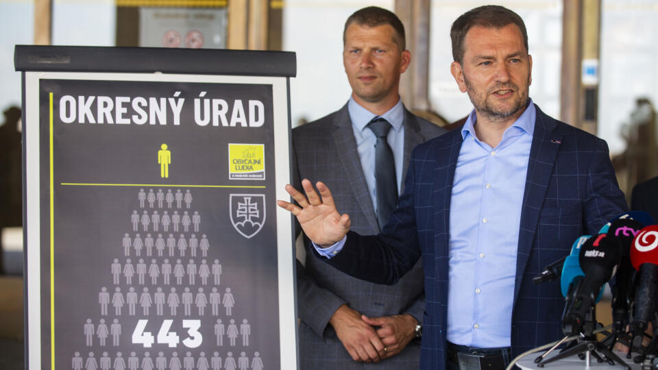 Na snímke premiér SR Igor Matovič (OĽaNO) počas tlačovej konferencie hnutia OĽaNO k predstaveniu kandidátov na prednostov okresných úradov 6. júla 2020 v Bratislave. FOTO TASR – Jakub Kotian