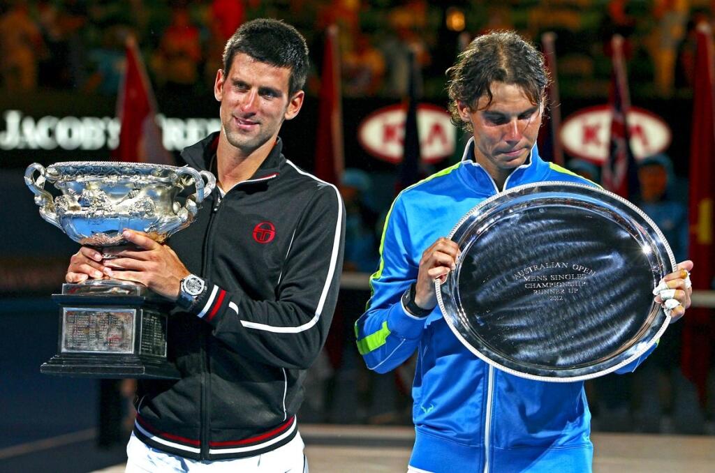 Rafael Nadal a Novak Djokovič (vľavo)