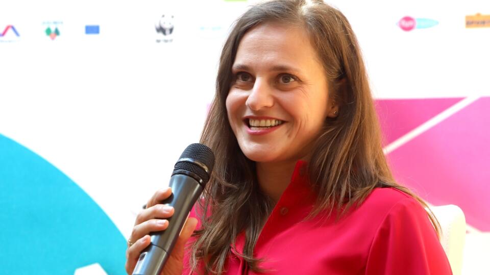 Na snímke ambasádorka EYOF Banská Bystrica 2022 Danka Barteková počas tlačovej konferencie organizačného výboru EYOF Banská Bystrica 2022 na tému pripravenosti podujatia v deň otváracieho ceremoniálu, pripravenosť mesta na najväčšie multišportové podujatie na Slovensku, informácie k príchodu výprav, k programu a športoviskám v Banskej Bystrici 24. júla 2022. FOTO TASR - Ján Krošlák