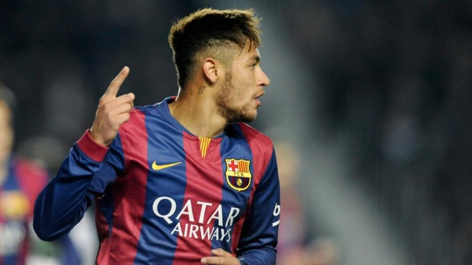 Najdrahším prestupom vo futbalovej histórii bol práve brazílsky futbalista Neymar, ktorý vymenil španielsku Barcelonu za parížsky PSG. Teraz sa má vrátiť späť.
