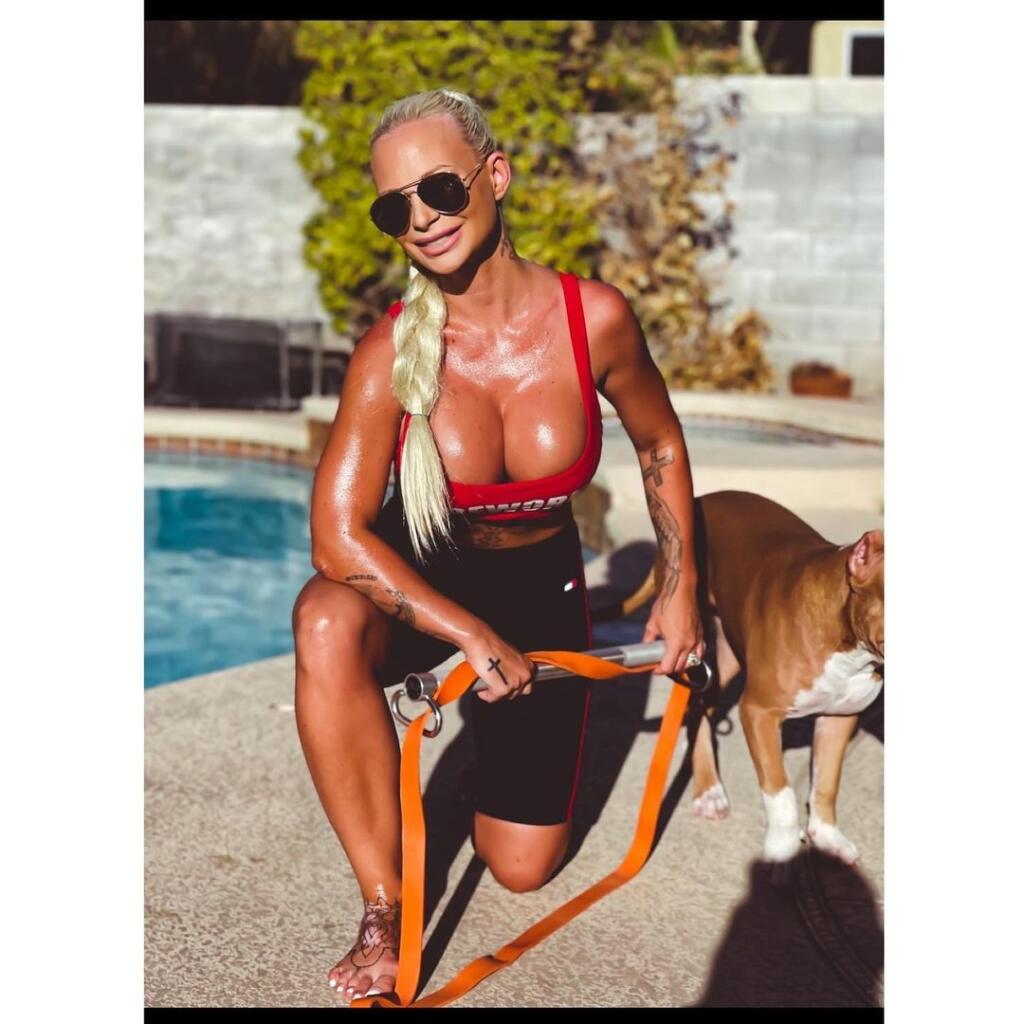 Posiela domov poriadne pikantné zábery. Reč je o fitneske Andrei Magyarovej, ktorá z mesta hriechu Las Vegas dráždi aj takýmito fotkami.