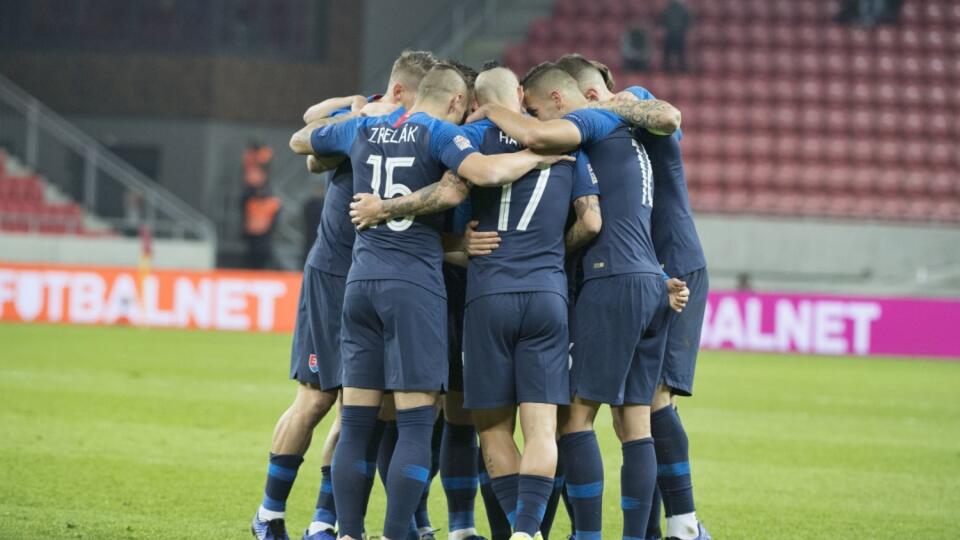 Slovenskí futbalisti sú pred nedeľným druhým zápasom kvalifikácie EURO 2020 vo Walese optimisticky naladení.