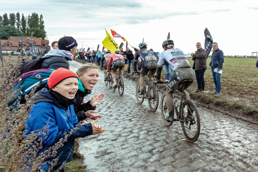 Peter Sagan si na Paríž - Roubaix užil špiny dosť na celý život.