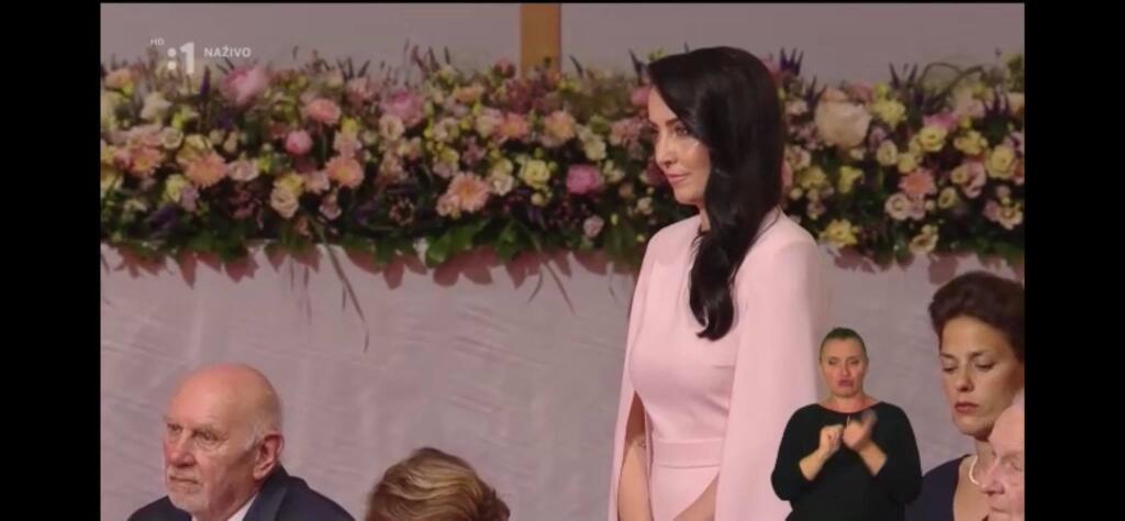 Mária Demitrová prevzala cenu za zosnulého manžela v krásnych ružových šatách.