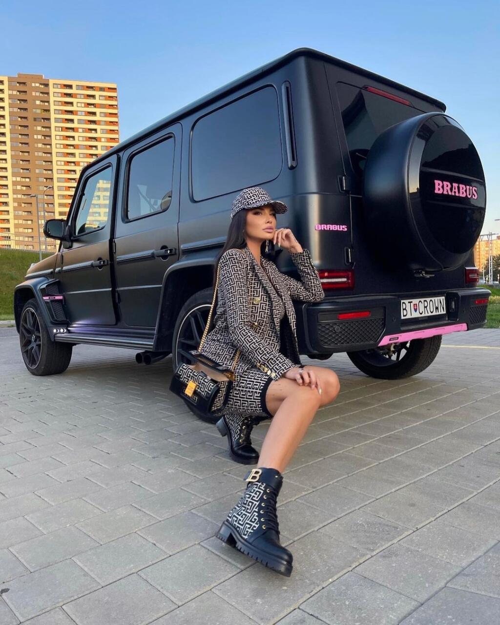 Špeciálny Mercedes v ružovej Brabus úprave vyrobený na mieru