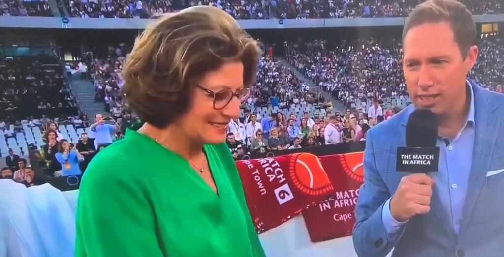 Doteraz robievali novinári rozhovor s Rogerom Federerom, teraz mala prednosť jeho mama.