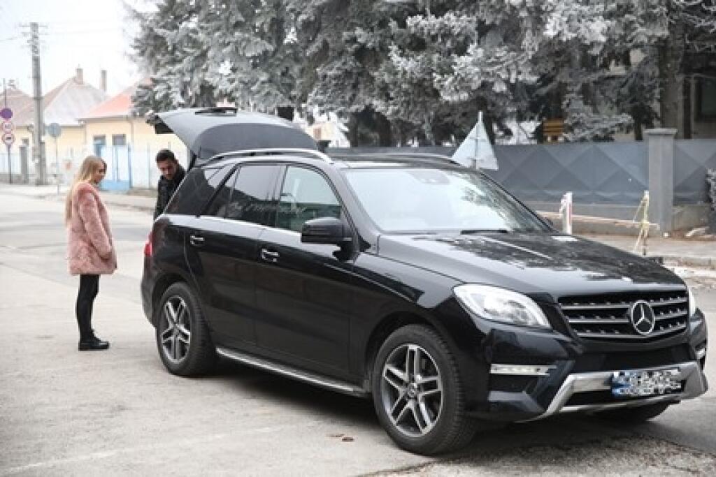 V minulosti Martin Dúbravka jazdil na Mercedese, ale nemá s ním dobrú skúsenosť. Na začiatku roka 2017 mu ho v Prahe vykradli. O zadnej sedačky notebook, iPod, disky s fotkami ale aj pas.